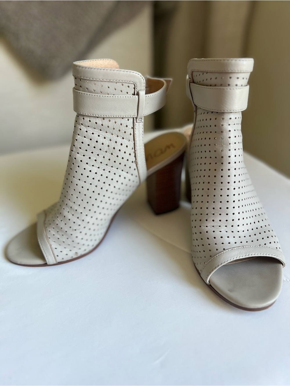 Sam Edelman Perforated Peep-Toe Block Heel Ankle Bootie in Light Beige size 7